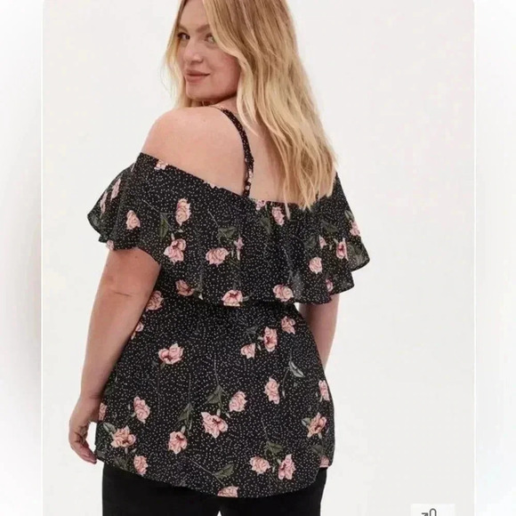 NWT Torrid Georgette Ruffle Cold Shoulder Blouse Floral Black Sz 4X (26) - Picture 3 of 8
